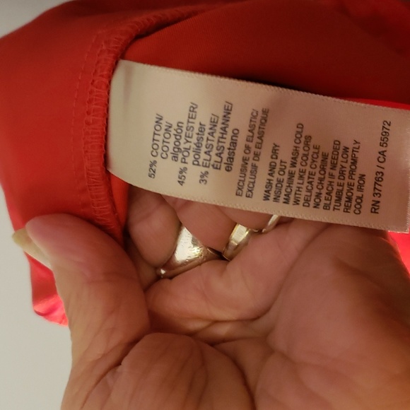 Rafaella Lady's Red Capris with Rivoted V Cut above Ankle - Picture 8 of 8